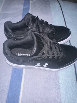 Zapatos Under Armour Negros y Blancos