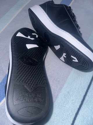 Zapatos Under Armour Negros y Blancos