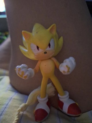 Figura Sonic Super Amarillo