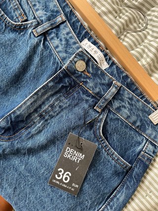 Falda vaquera azul corte recto talla 36