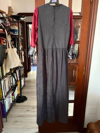Vestido medieval dama gris y rojo
