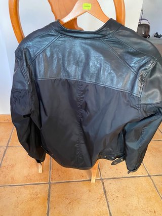 Chaqueta Negra Cuero y Tela