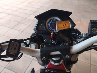 Moto Benelli TNT 300 Negra y Roja