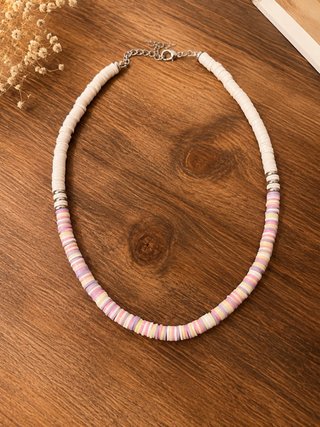 Collar veraniego multicolor y blanco