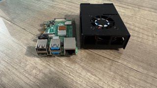 Raspberry Pi 4 con carcasa negra