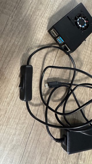 Raspberry Pi 4 con carcasa negra