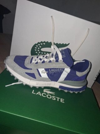 Zapatillas Lacoste grises y moradas