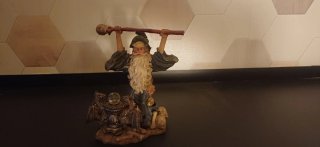 Figura Brujo con Bastón y Bola Cristal