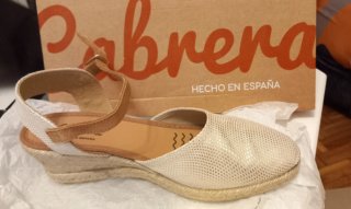 Zapatillas Cabrera cuña beige/doradas T.38