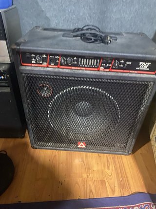 Peavey TNT 115 Amplificador Bajo 200 vatios.