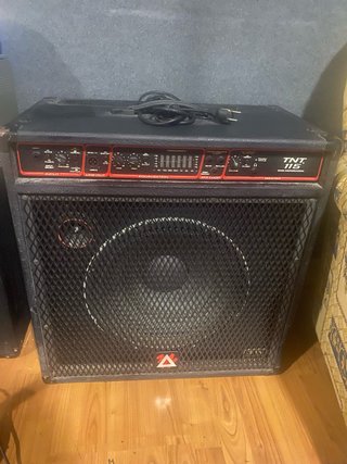 Peavey TNT 115 Amplificador Bajo 200 vatios.