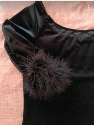 Camiseta Mango Negra con Plumas