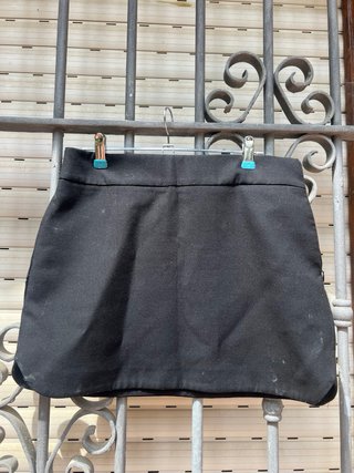 Falda negra corta