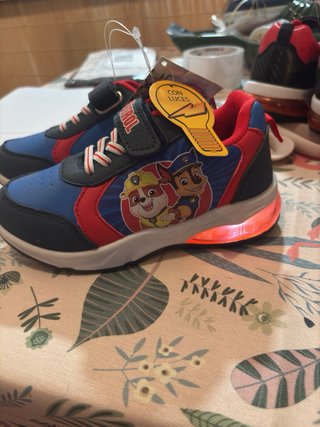 Zapatillas con luces Paw Patrol t28 nuevas