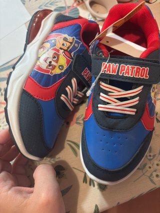 Zapatillas con luces Paw Patrol t28 nuevas