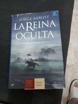 La reina oculta: Una dama. Dos rivales. Tres en...