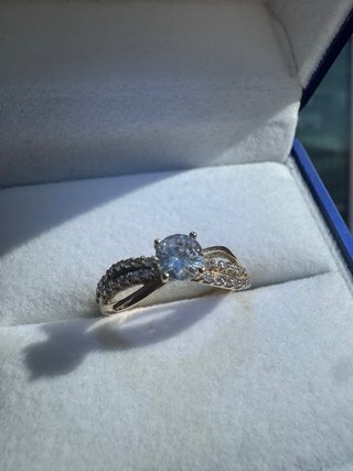 Anillo de compromiso Oro 18k con Circones suizos