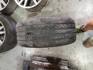 4 Llantas Mercedes 17” (4 unidades) 2 con cubierta