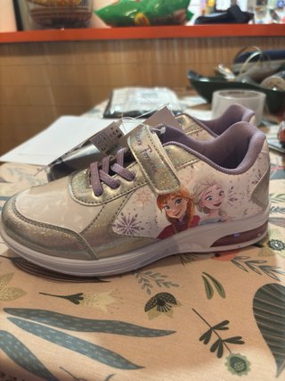 Zapatillas Frozen con luces T32 nuevas