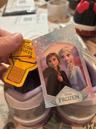 Zapatillas Frozen con luces T32 nuevas