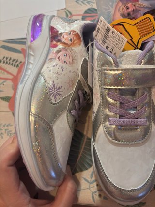 Zapatillas Frozen con luces T32 nuevas