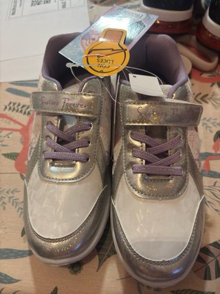 Zapatillas Frozen con luces T32 nuevas