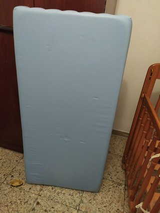 Cuna de bebé de madera