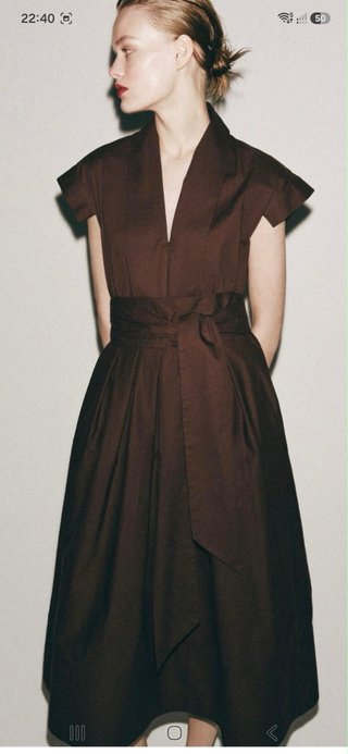 vestido plisado de popelina