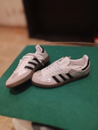 Zapatillas Adidas Mujer Plata y Blanco