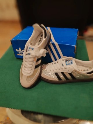 Zapatillas Adidas Mujer Plata y Blanco