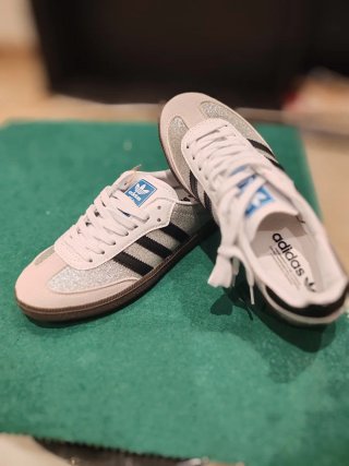 Zapatillas Adidas Mujer Plata y Blanco
