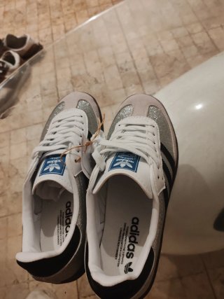 Zapatillas Adidas Mujer Plata y Blanco