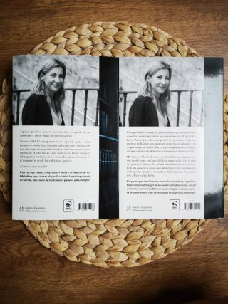 Libros "El libro negro de las horas" y "El ángel d