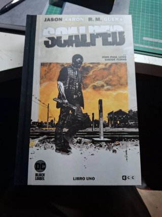 Scalped: Edición Deluxe en blanco y negro vol. ...