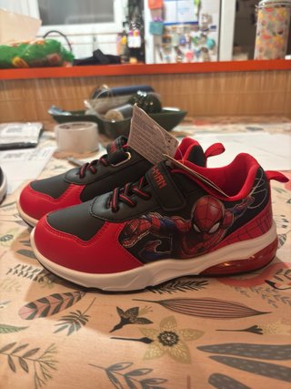 Zapatillas Spiderman con luces T32 nuevas