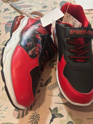 Zapatillas Spiderman con luces T32 nuevas