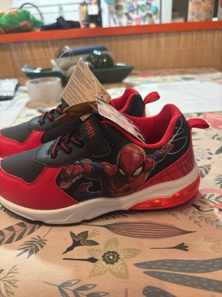 Zapatillas Spiderman con luces T32 nuevas