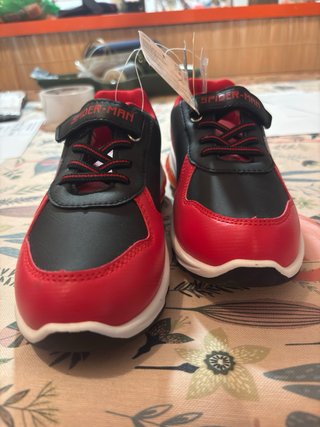 Zapatillas Spiderman con luces T32 nuevas