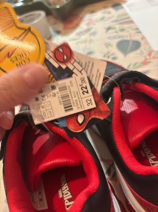 Zapatillas Spiderman con luces T32 nuevas