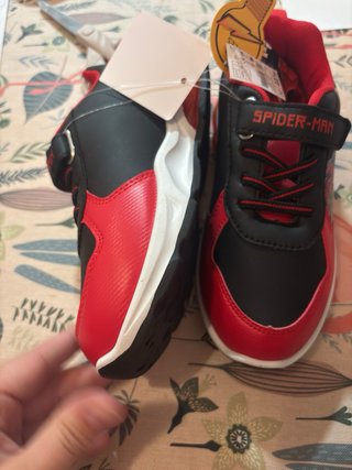 Zapatillas Spiderman con luces T32 nuevas
