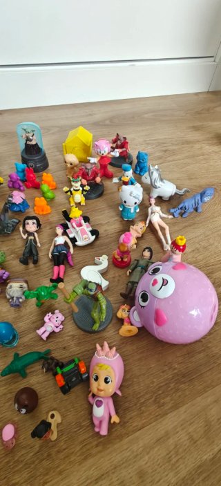 Lote de figuras y juguetes variados
