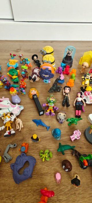 Lote de figuras y juguetes variados