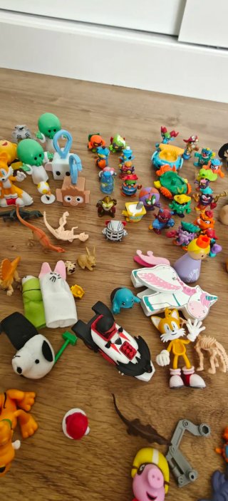 Lote de figuras y juguetes variados