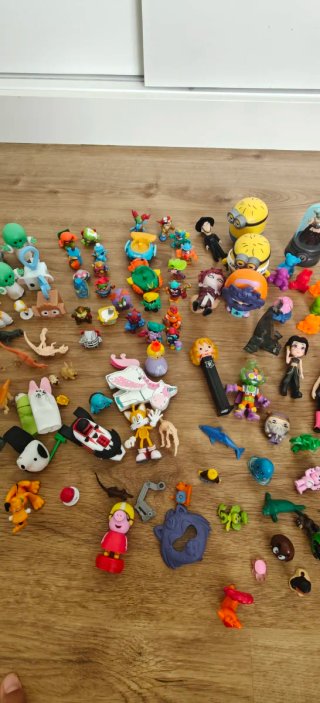 Lote de figuras y juguetes variados