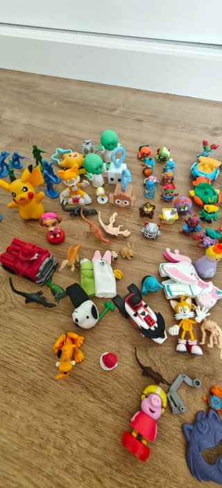 Lote de figuras y juguetes variados