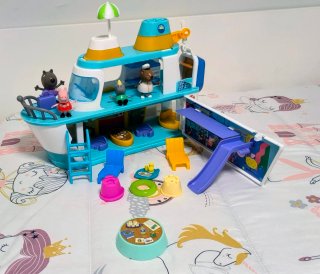 Barco crucero Peppa Pig + 4 figuras y accesorios