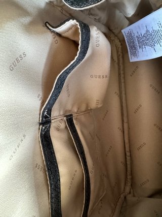 Mini mochila Guess negra · monogram