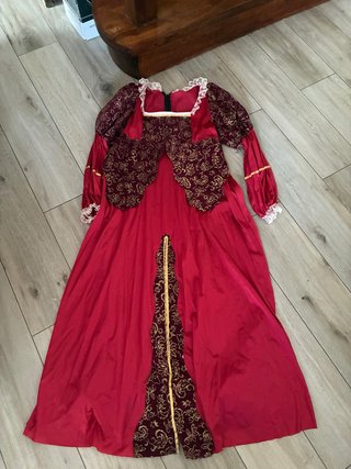 Vestido Medieval Rojo y Dorado