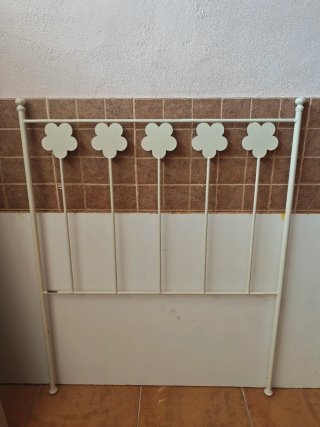 Cabecero forja blanco flores