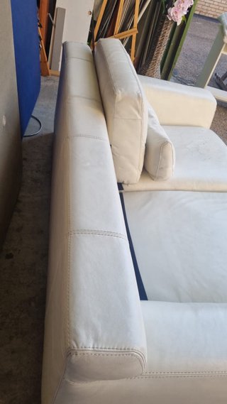 Sofá de piel blanco